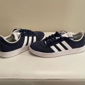 Women’s Adidas Shoes Size 8